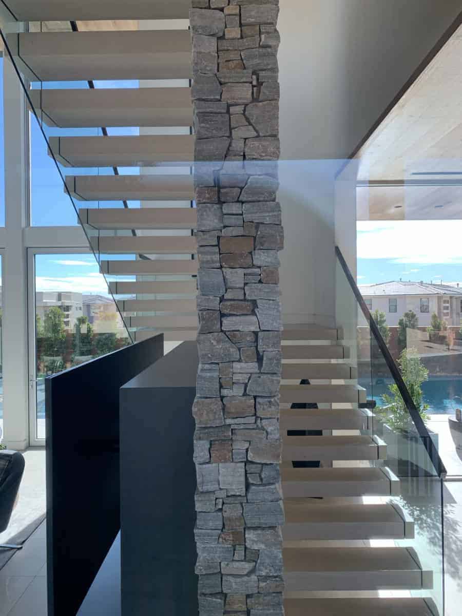 seamless natural stone veneer corner Chowa House