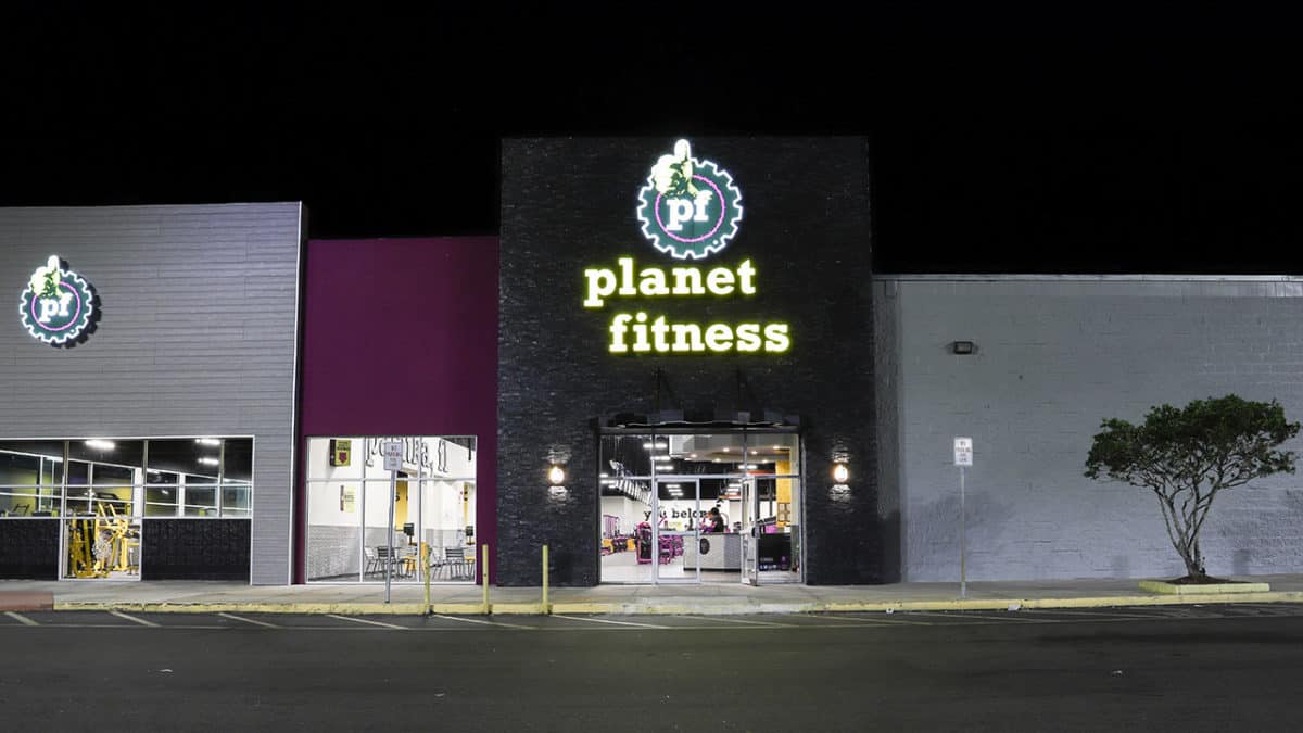 https://www.realstonesystems.com/wp-content/uploads/2020/10/Midnight-Sky-Planet-Fitness-Exterior-Sign-Realstone-1200x675.jpg